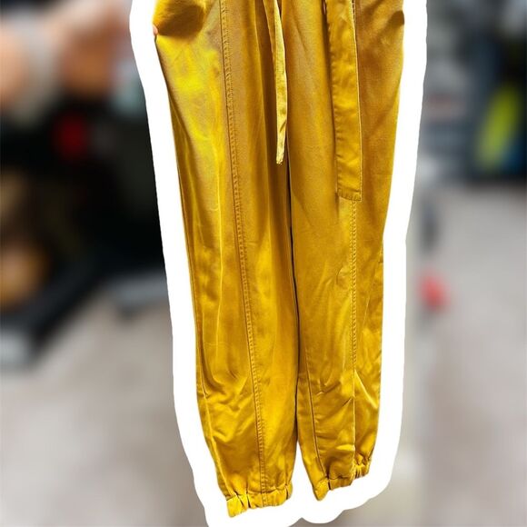 New GUESS ECO Women's Sleeveless Shiloh Jumpsuit, Gold Flake, Small - Picture 6 of 10